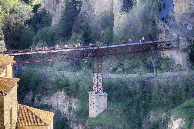 El puente que une los dos lados de la ciudad